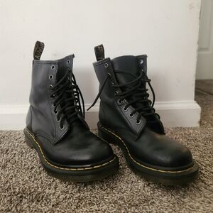 Pair of Dr. Martens 1460 Pascal boots in black Virginia leather 8 Eye